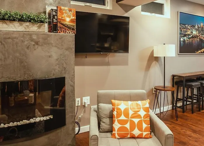 Pet-friendly Southside Getaway - Sleeps 12 Apartamento
