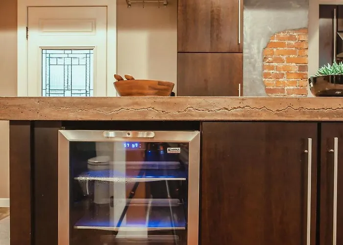 Pet-friendly Southside Getaway - Sleeps 12 Apartamento *