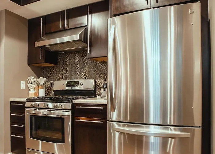 Pet-friendly Southside Getaway - Sleeps 12 Apartamento *