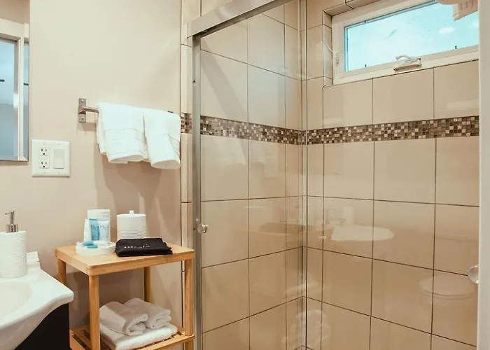 Pet-friendly Southside Getaway - Sleeps 12 Apartamento *