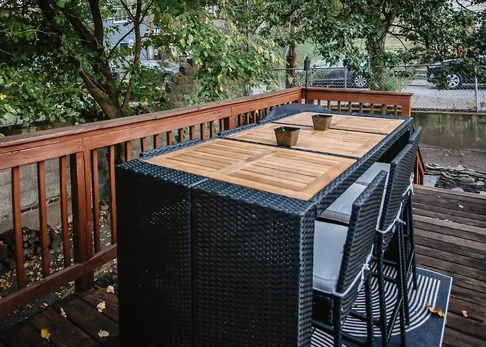 Pet-friendly Southside Getaway - Sleeps 12 Apartamento