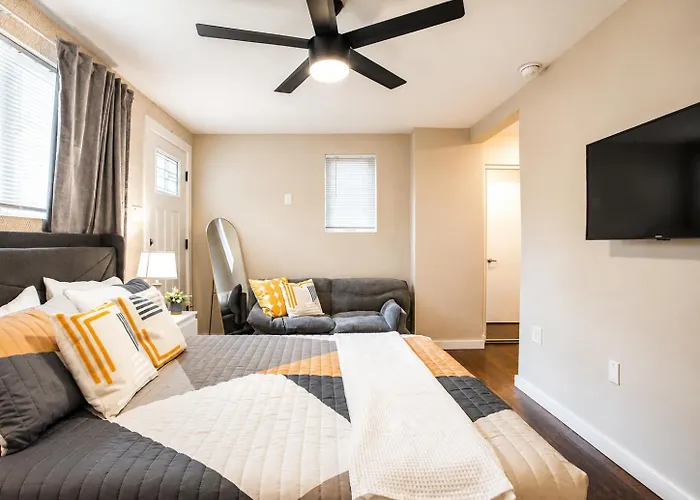 Apartamento Pet-friendly Southside Getaway - Sleeps 12 *
