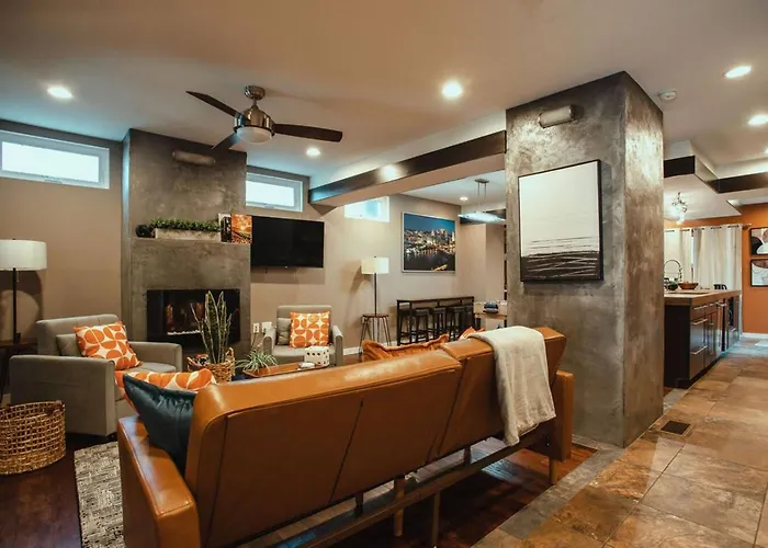 Pet-friendly Southside Getaway - Sleeps 12 * Pittsburgh
