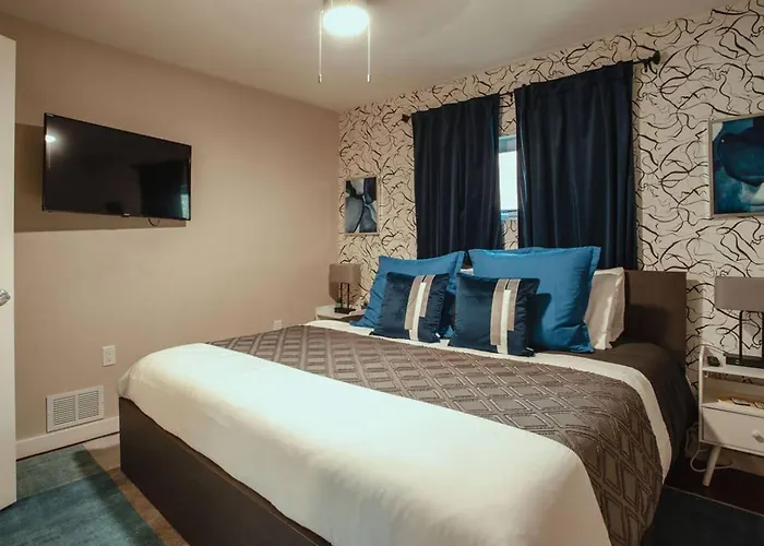 Pet-friendly Southside Getaway - Sleeps 12 * Pittsburgh