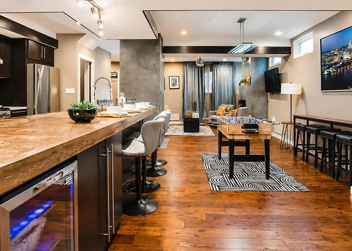Pet-friendly Southside Getaway - Sleeps 12 * Pittsburgh