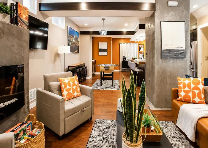 Pet-friendly Southside Getaway - Sleeps 12 Apartamento *