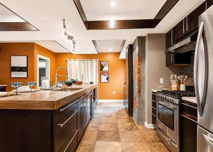 Pet-friendly Southside Getaway - Sleeps 12